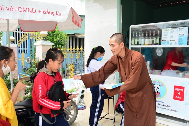 The program donating Book in Tien Giang