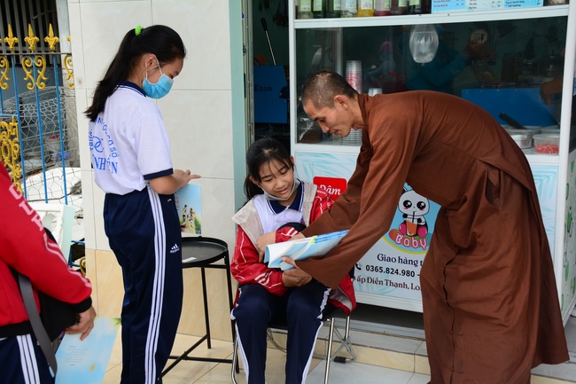 The program donating Book in Tien Giang