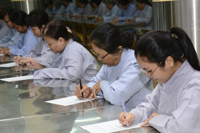 Monks and Buddhists reviewing the life and affairs of Hoang Phap Pagoda’s Founder.