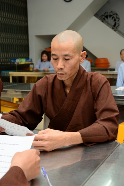 Monks and Buddhists reviewing the life and affairs of Hoang Phap Pagoda’s Founder.