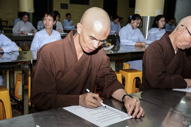 Monks and Buddhists reviewing the life and affairs of Hoang Phap Pagoda’s Founder.