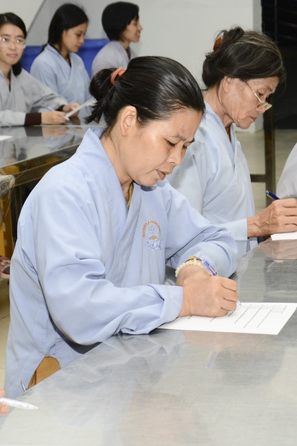 Monks and Buddhists reviewing the life and affairs of Hoang Phap Pagoda’s Founder.