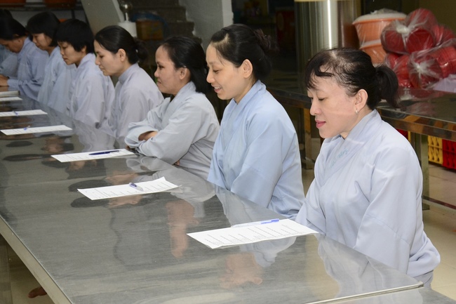 Monks and Buddhists reviewing the life and affairs of Hoang Phap Pagoda’s Founder.