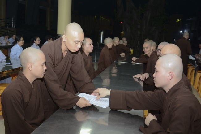 Monks and Buddhists reviewing the life and affairs of Hoang Phap Pagoda’s Founder.