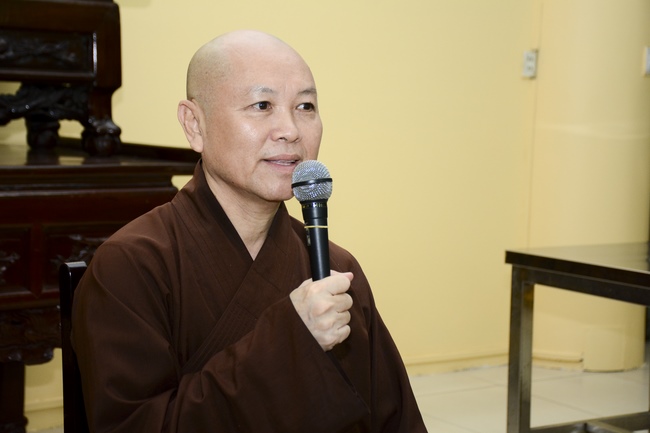 Monks and Buddhists reviewing the life and affairs of Hoang Phap Pagoda’s Founder.