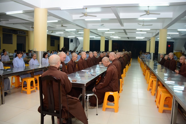 Monks and Buddhists reviewing the life and affairs of Hoang Phap Pagoda’s Founder.