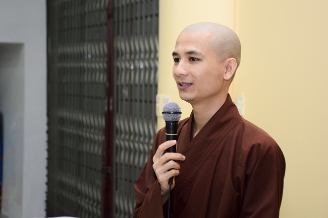 Monks and Buddhists reviewing the life and affairs of Hoang Phap Pagoda’s Founder.