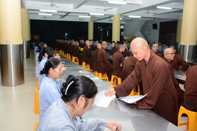 Monks and Buddhists reviewing the life and affairs of Hoang Phap Pagoda’s Founder.