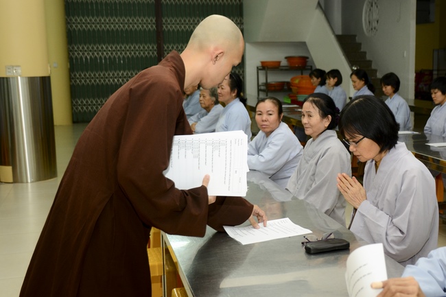 Monks and Buddhists reviewing the life and affairs of Hoang Phap Pagoda’s Founder.