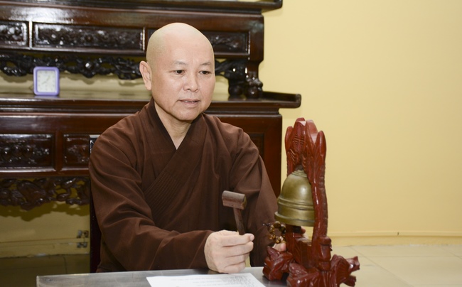 Monks and Buddhists reviewing the life and affairs of Hoang Phap Pagoda’s Founder.