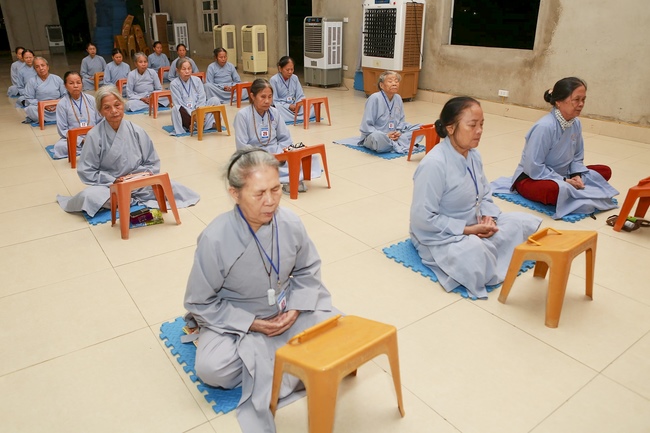Reflecting on inner mind Retreat at Dong Cao Pagoda
