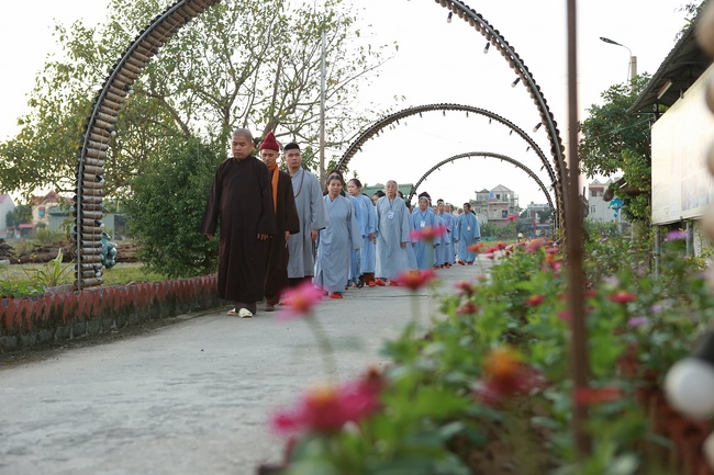 Reflecting on inner mind Retreat at Dong Cao Pagoda