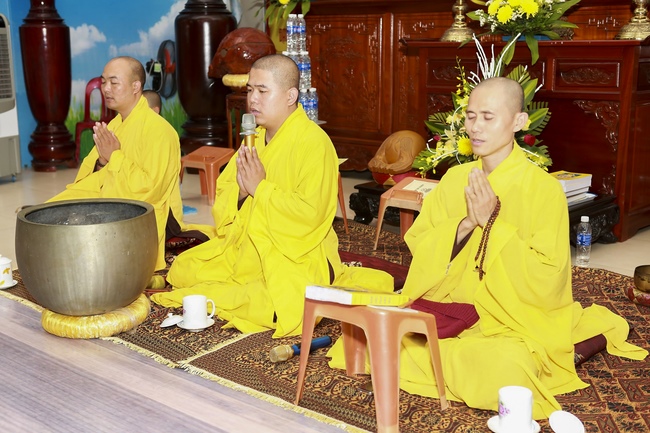 Reflecting on inner mind Retreat at Dong Cao Pagoda