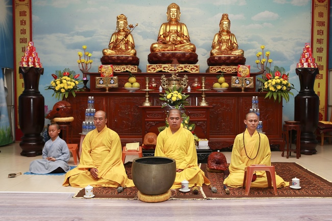 Reflecting on inner mind Retreat at Dong Cao Pagoda