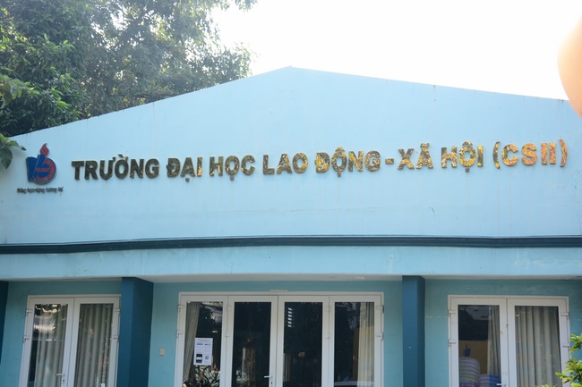 Donating books to the University of Labor and Society Affairs