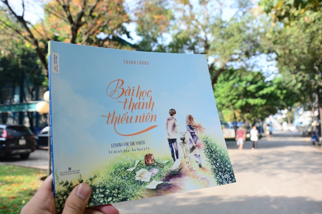 Donating books to the University of Labor and Society Affairs