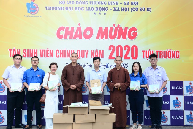 Donating books to the University of Labor and Society Affairs