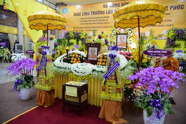 Ritual of visiting and offering homage to Most Venerable Thich Giac Phuc’s Body