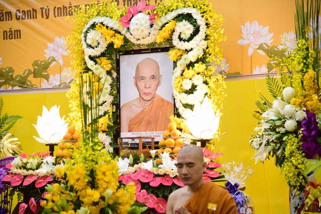 Ritual of visiting and offering homage to Most Venerable Thich Giac Phuc’s Body