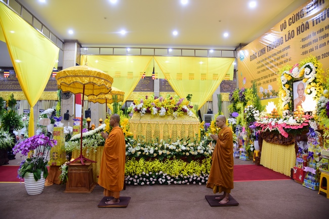 Ritual of visiting and offering homage to Most Venerable Thich Giac Phuc’s Body
