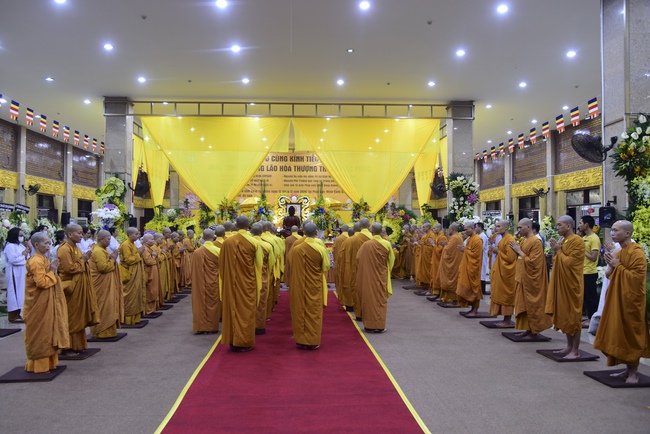 Ritual of visiting and offering homage to Most Venerable Thich Giac Phuc’s Body