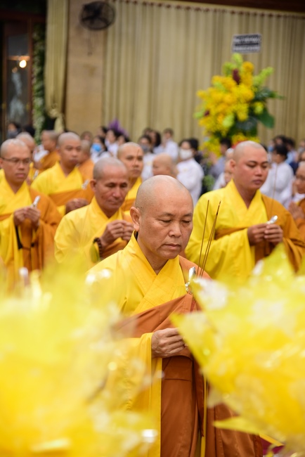 Ritual of visiting and offering homage to Most Venerable Thich Giac Phuc’s Body