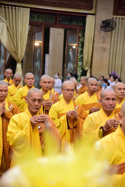 Ritual of visiting and offering homage to Most Venerable Thich Giac Phuc’s Body