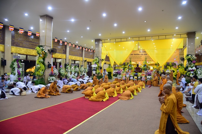 Ritual of visiting and offering homage to Most Venerable Thich Giac Phuc’s Body