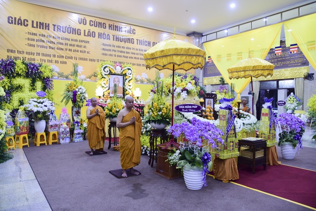 Ritual of visiting and offering homage to Most Venerable Thich Giac Phuc’s Body