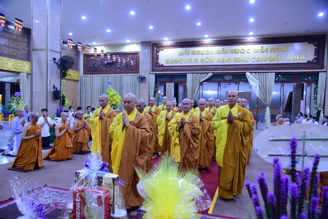 Ritual of visiting and offering homage to Most Venerable Thich Giac Phuc’s Body