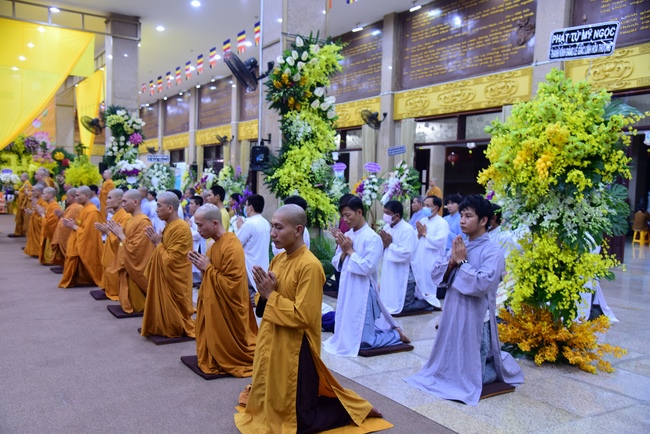 Ritual of visiting and offering homage to Most Venerable Thich Giac Phuc’s Body