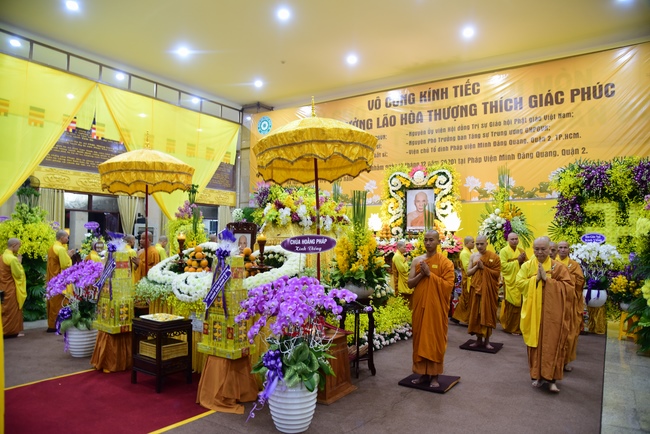 Ritual of visiting and offering homage to Most Venerable Thich Giac Phuc’s Body