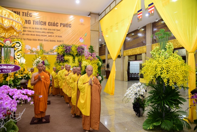 Ritual of visiting and offering homage to Most Venerable Thich Giac Phuc’s Body