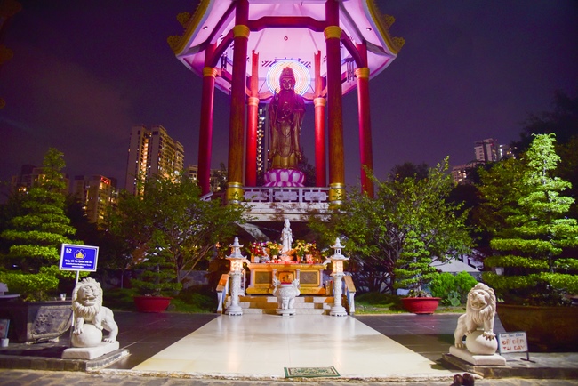 Ritual of visiting and offering homage to Most Venerable Thich Giac Phuc’s Body