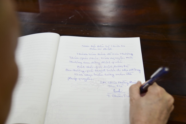 Ritual of visiting and offering homage to Most Venerable Thich Giac Phuc’s Body