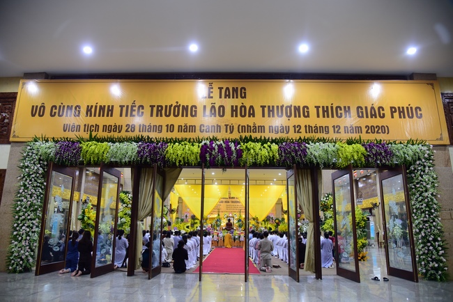 Ritual of visiting and offering homage to Most Venerable Thich Giac Phuc’s Body