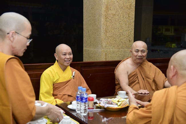 Ritual of visiting and offering homage to Most Venerable Thich Giac Phuc’s Body