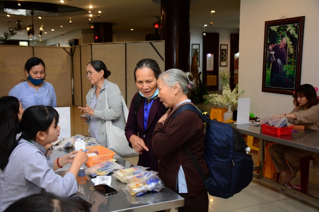 Dharma talk “How to live happily” - Previous to the 95th Seven-Day Retreat