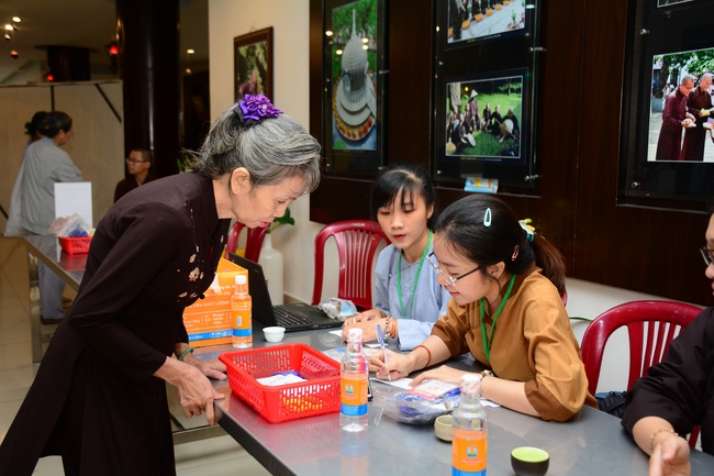 Dharma talk “How to live happily” - Previous to the 95th Seven-Day Retreat