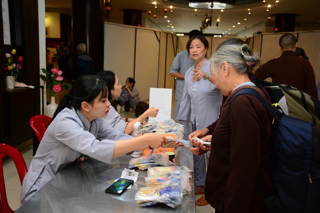 Dharma talk “How to live happily” - Previous to the 95th Seven-Day Retreat