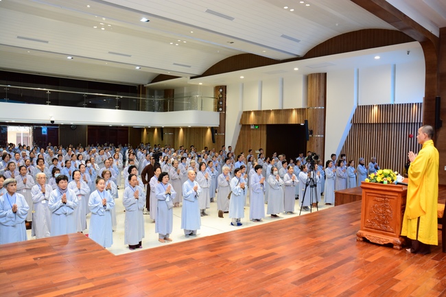 Dharma talk “How to live happily” - Previous to the 95th Seven-Day Retreat