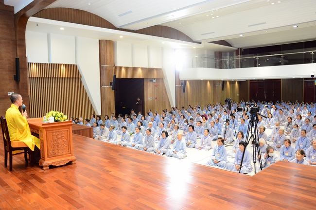 Dharma talk “How to live happily” - Previous to the 95th Seven-Day Retreat