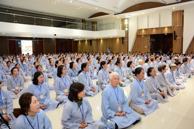 Dharma talk “How to live happily” - Previous to the 95th Seven-Day Retreat