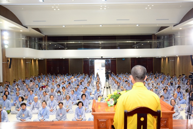 Dharma talk “How to live happily” - Previous to the 95th Seven-Day Retreat