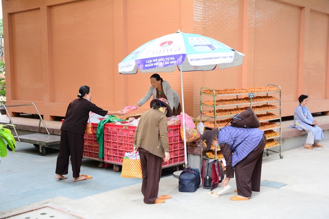 Dharma talk “How to live happily” - Previous to the 95th Seven-Day Retreat