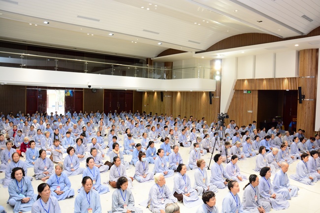 Dharma talk “How to live happily” - Previous to the 95th Seven-Day Retreat