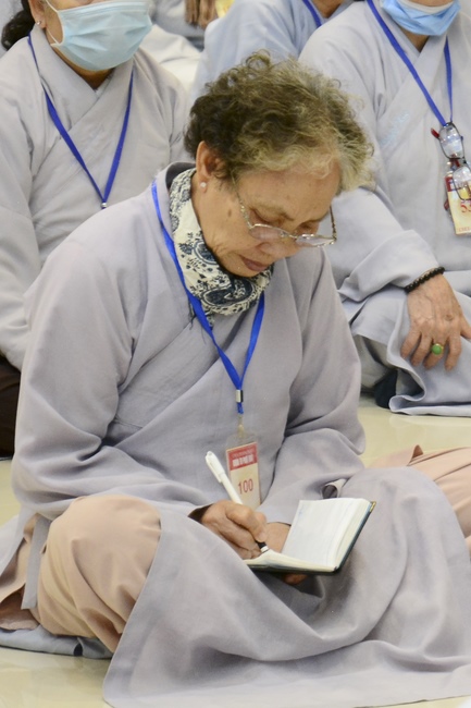 Dharma talk “How to live happily” - Previous to the 95th Seven-Day Retreat