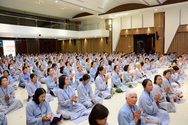 Dharma talk “How to live happily” - Previous to the 95th Seven-Day Retreat