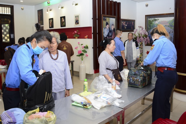 Dharma talk “How to live happily” - Previous to the 95th Seven-Day Retreat