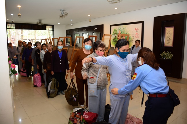 Dharma talk “How to live happily” - Previous to the 95th Seven-Day Retreat